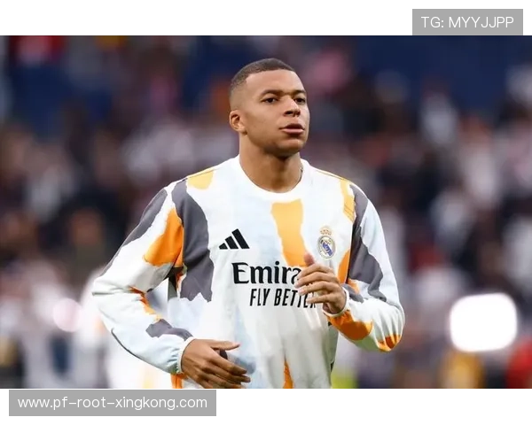 姆巴佩禁区推进中节奏控制极佳